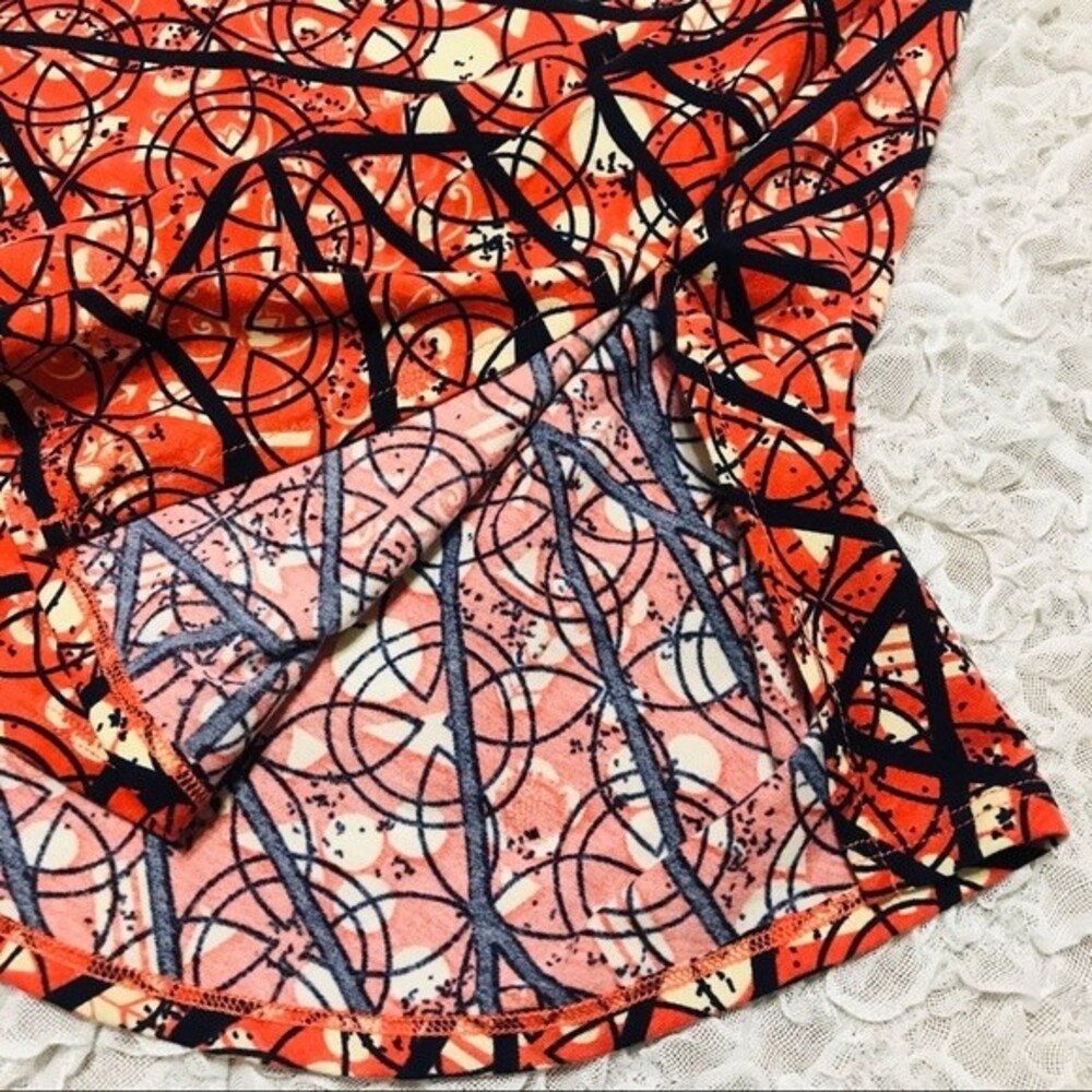 LuLaRoe Orange top  Geometric print short sleeves long top size S - Picture 6 of 8